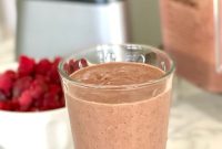 Spinach and Berry Smoothie Recipe for Energy and Vitality