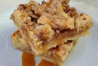 Chewy Apple Crumble Bars with Cinnamon Streusel