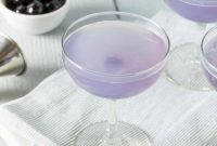 12 Crème de Violette Cocktails to Try Tonight