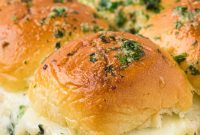 Creamy Chicken and Artichoke Sliders: Savory Party Bites