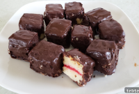 Low-Carb Keto Petit Fours: Sugar-Free Mini Cakes Recipe
