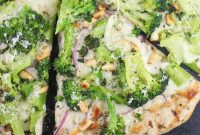 Cheesy White Sauce Broccoli Pizza Recipe