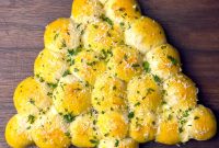 Cheesy Christmas Tree Pull-Apart Bread Recipe