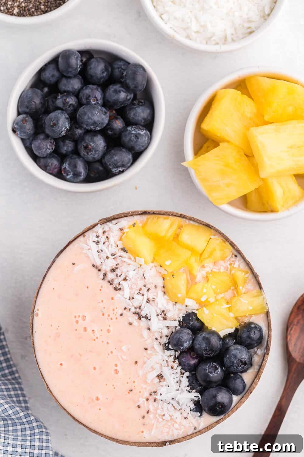 Citrus Grapefruit Smoothie Bowl Recipe for Bright Breakfast 2 Grapefruit Smoothie Bowl - This easy smoothie bowl recipe is healthy and naturally sweet way to kickstart your mornings. It's made with creamy blend of Sweet Scarletts Texas Red Grapefruit, Greek Yogurt, pineapple and a banana. Top it with some fresh blueberries, seeds and coconut. Yum!