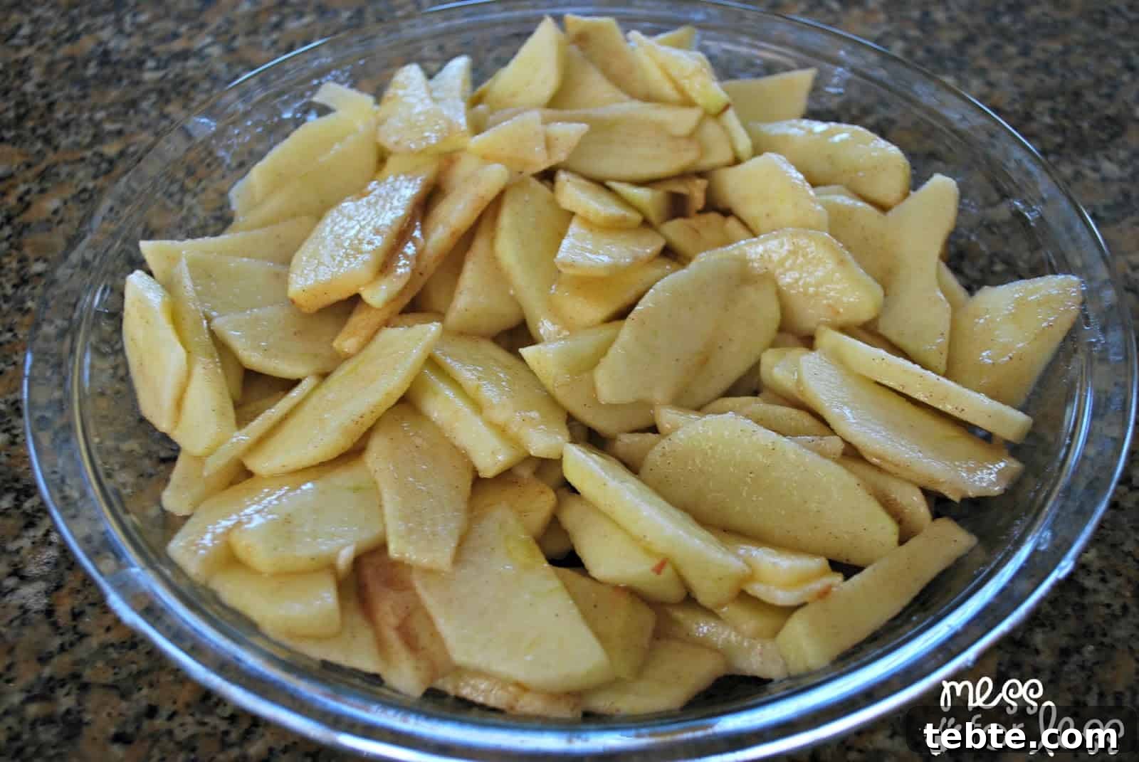 apples in a pie plate