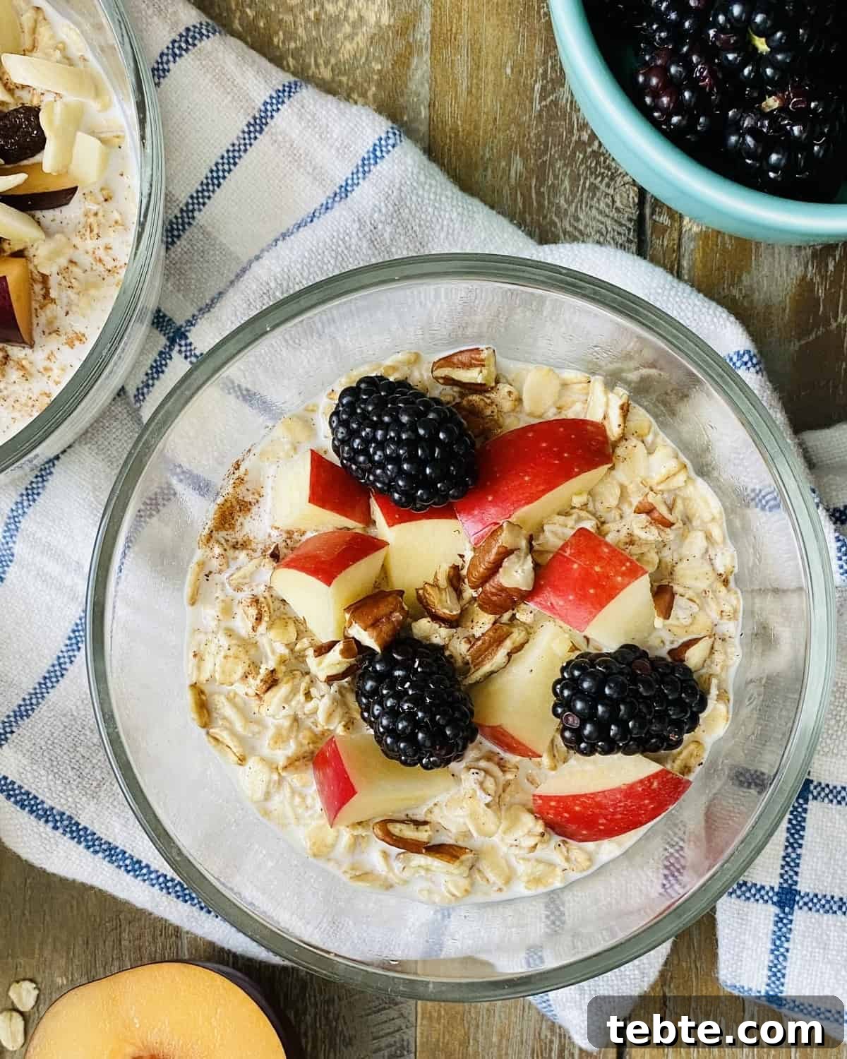 Overnight Oats Recipe + 10 Flavor Ideas for a Quick Breakfast 2 overnight oats with apples, blackberries and pecans