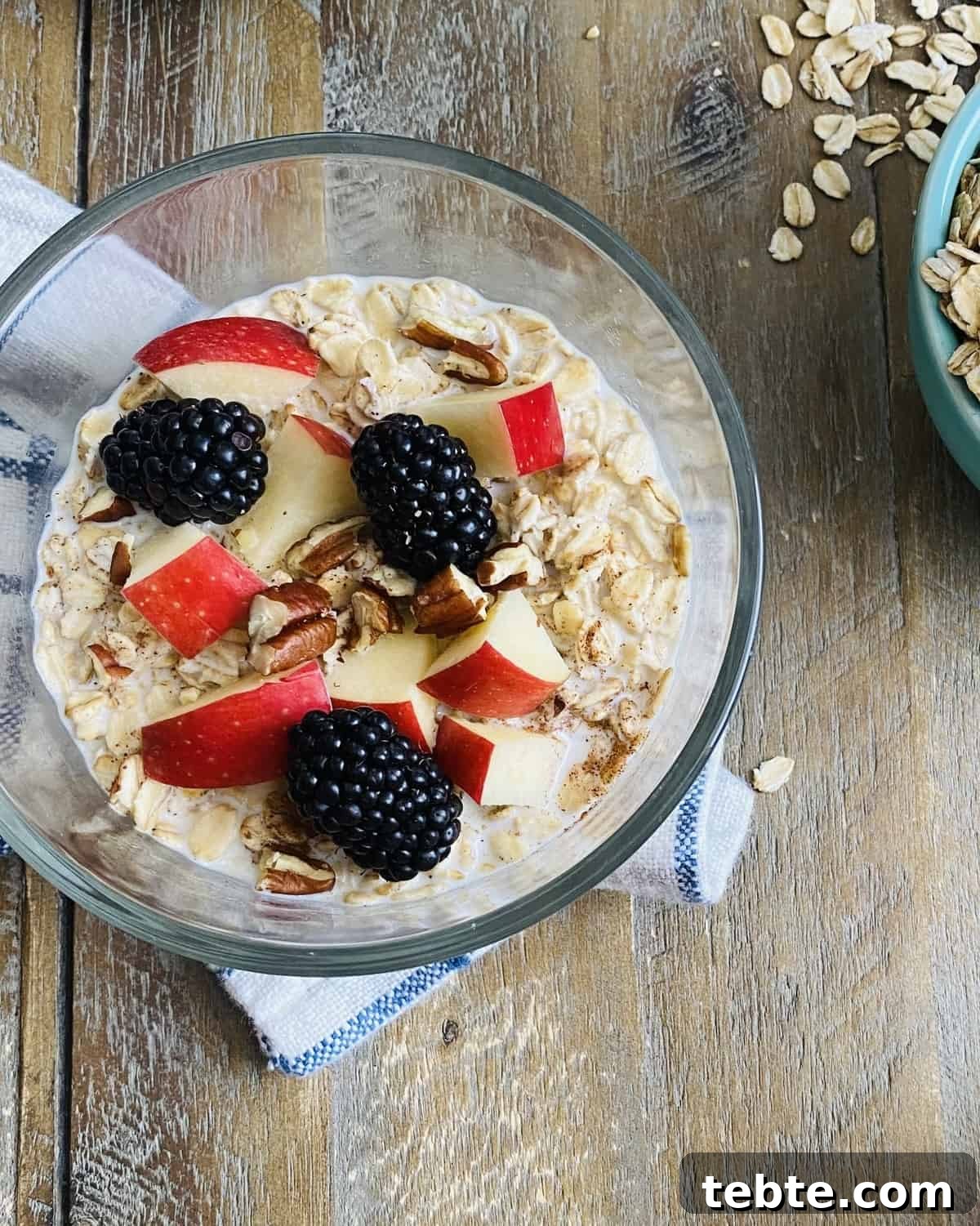 Overnight Oats Recipe + 10 Flavor Ideas for a Quick Breakfast 8 breakfast with apples and berries