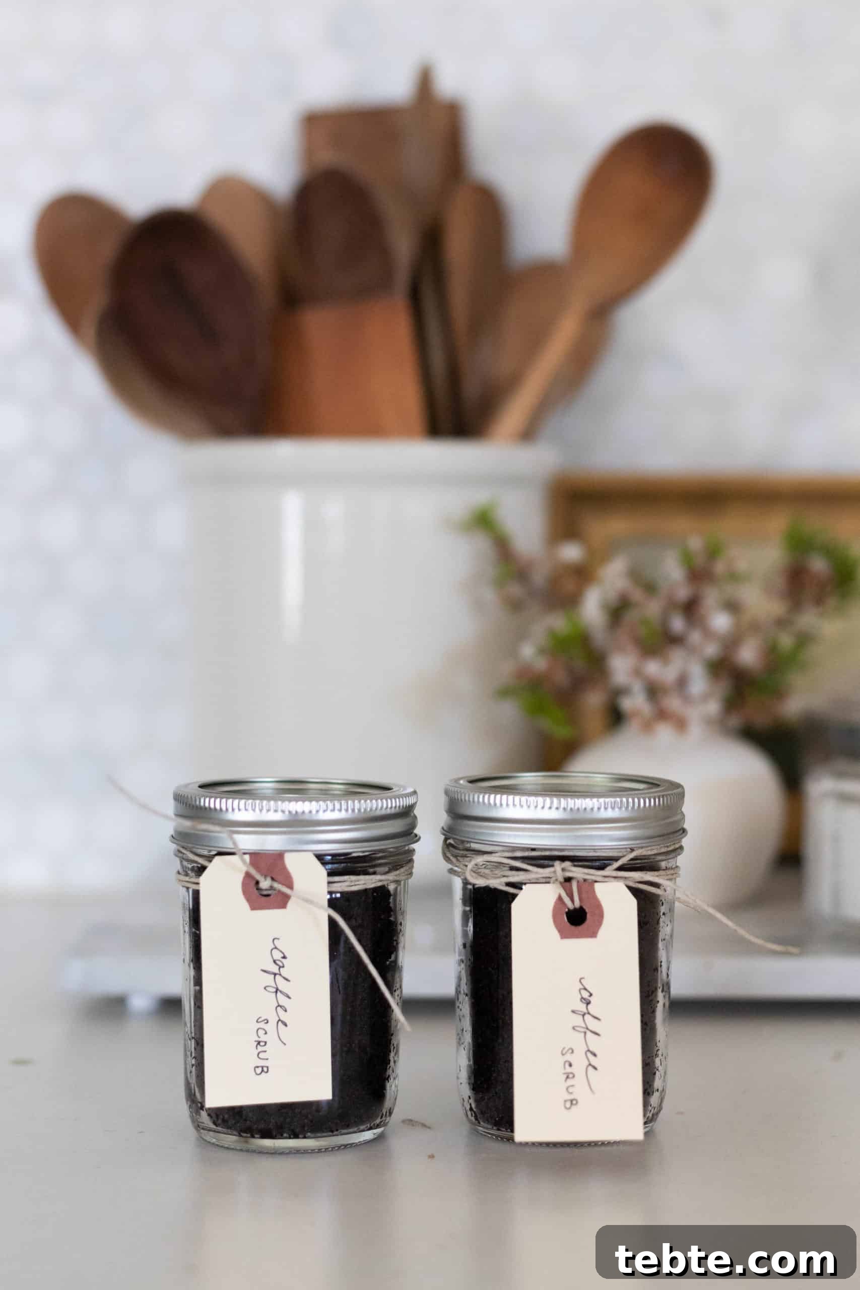 Coconut Coffee Scrub DIY: Glow-Boosting Body & Face Exfoliant 5 img 21838 4