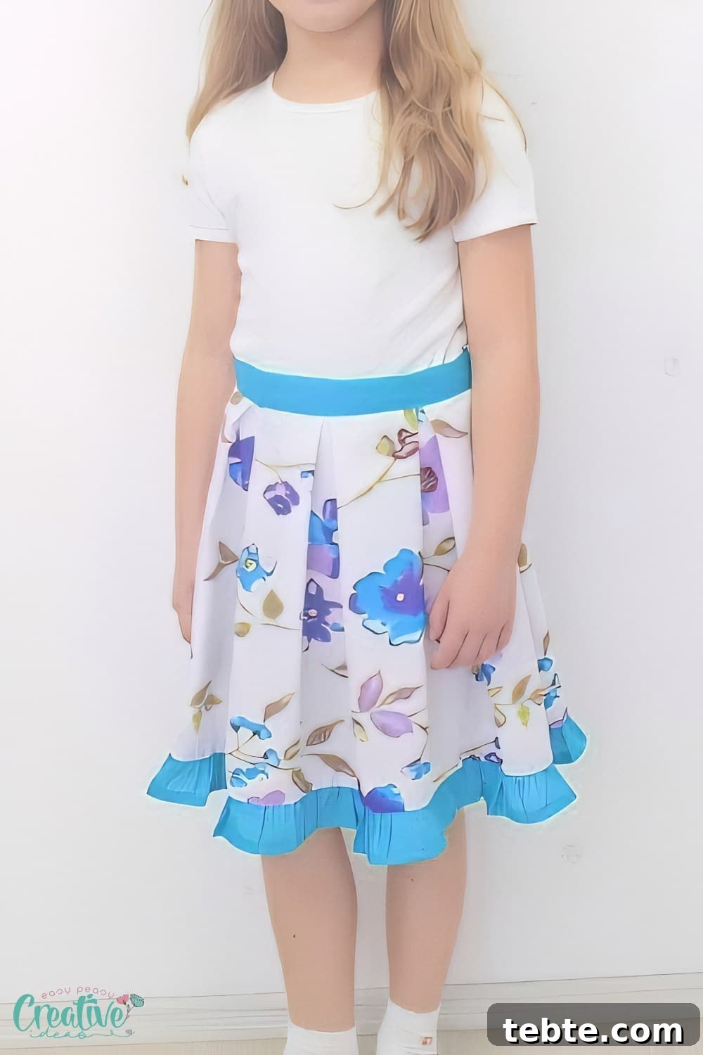 Skirt with box pleats on a little girl