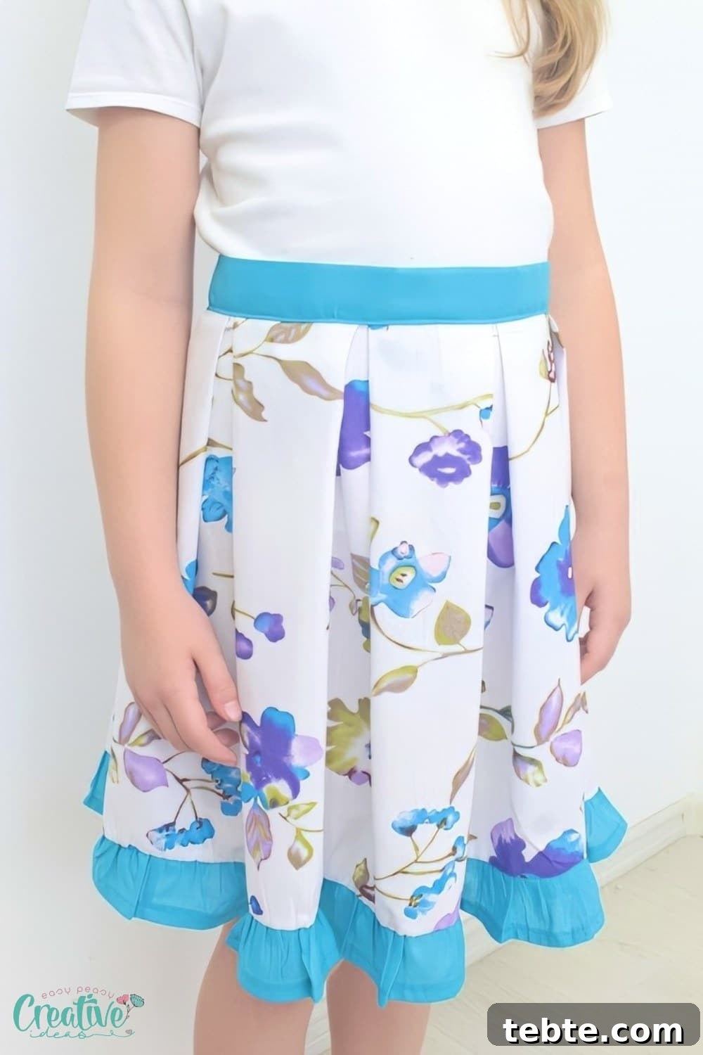 Box pleats skirt on a little girl