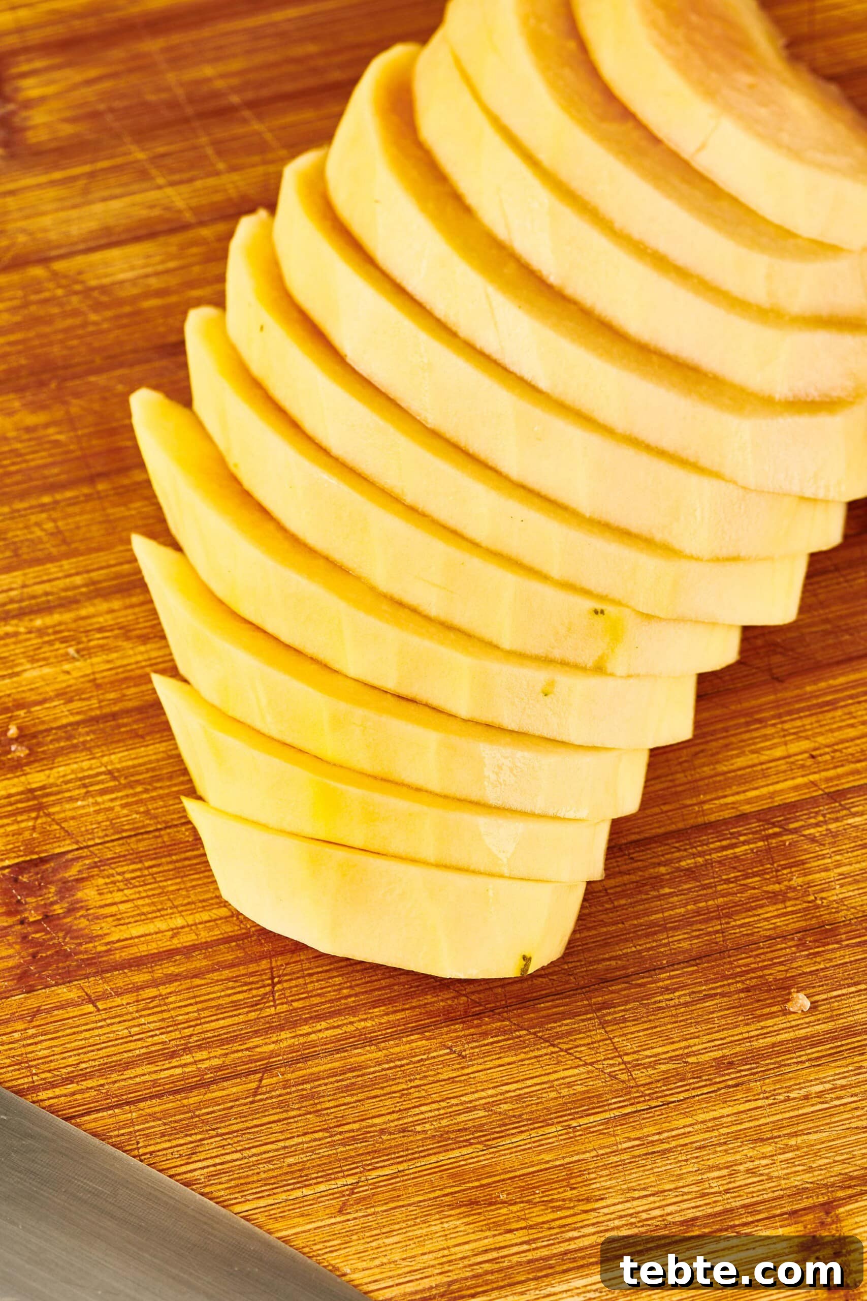 How to Slice and Prepare a Papaya Quickly 3 Sliced, peeled Papaya on a wooden cutting board.