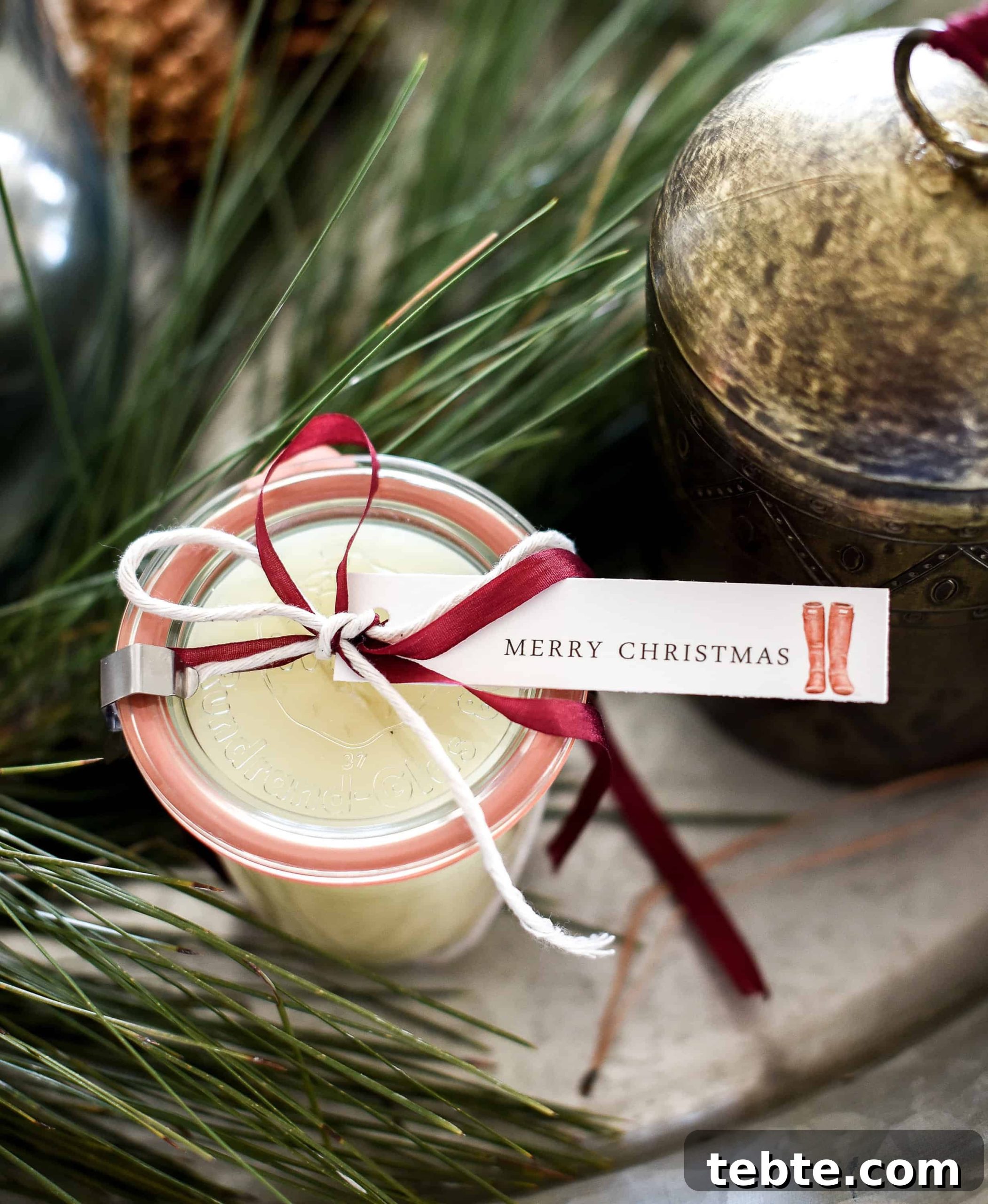 Need a handmade Christmas gift idea? You won’t believe how easy it is to make all-natural homemade candles!