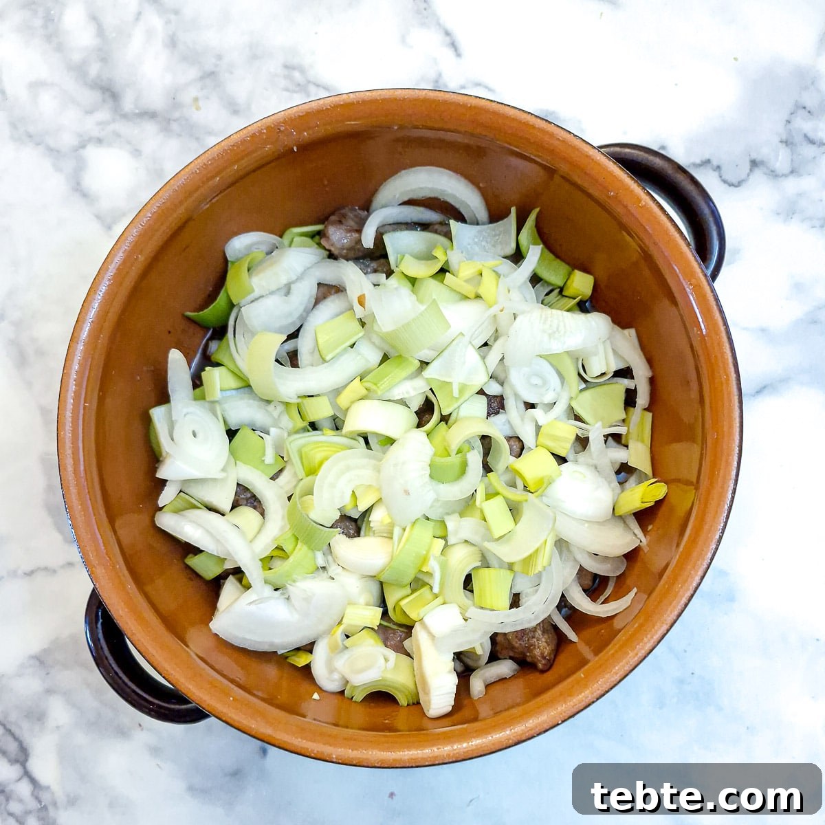Leeks, onions and garlic layered on top of the lamb.