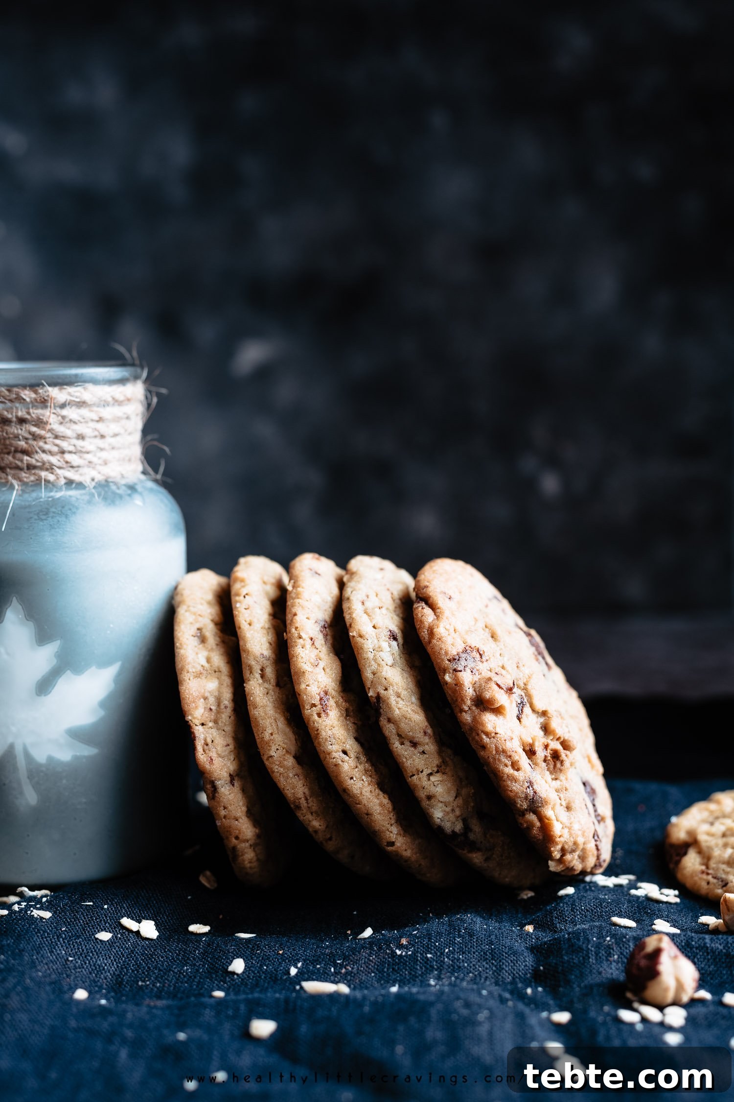 American Chocolate Chip Cookies with Hazelnuts and Oats 6 Enjoy these American cookies dunked in milk!