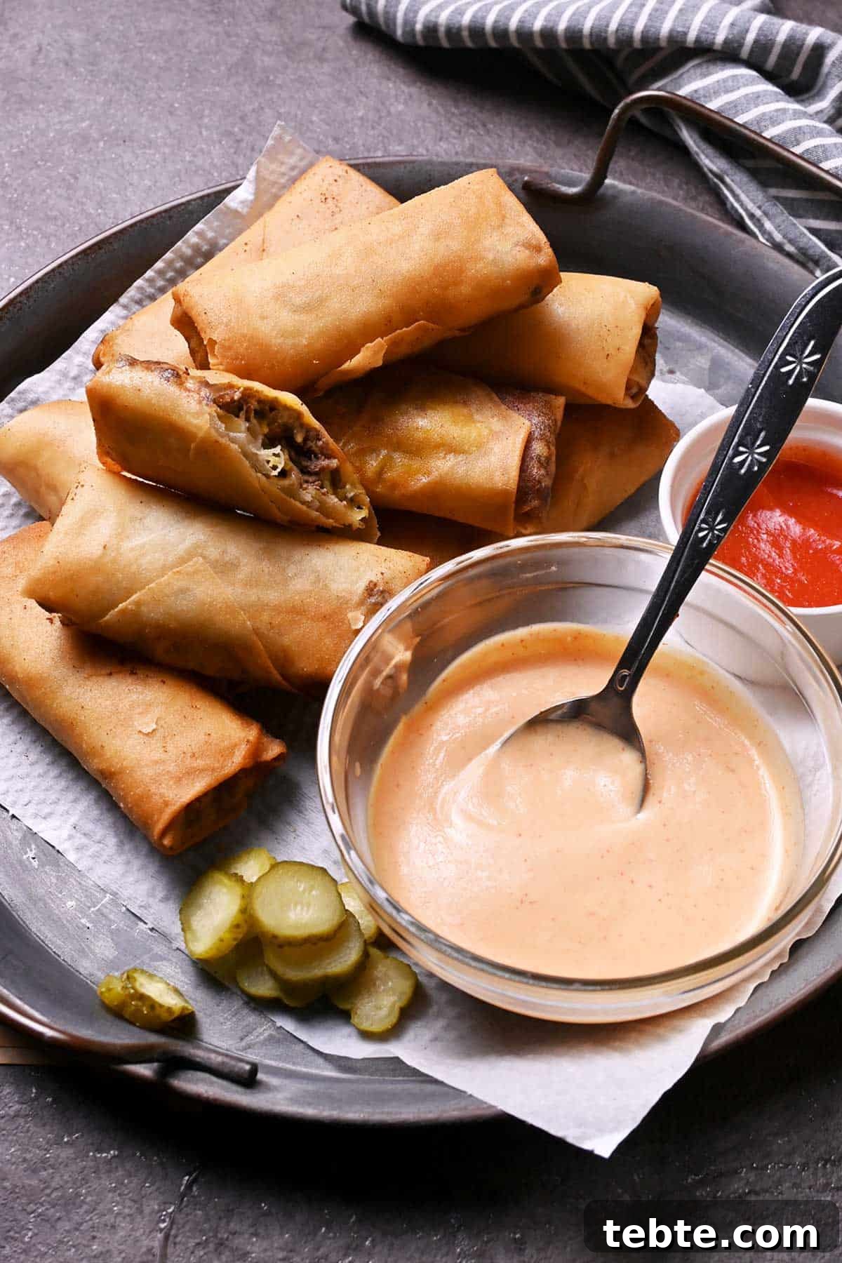 How to Make Crispy Cheeseburger Spring Rolls 5 cheeseburger spring rolls with sauce